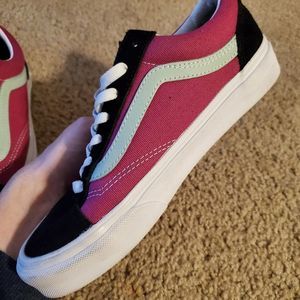 VANS SPORT WOMEN'S SIZE 7 FUCHSIA WORN ONCE